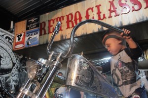 Art Garage menginpirasi jembatan generasi kustom kulture dan dunia seni rupa