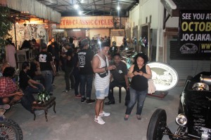 Berbagai latar belakang pengunjung meramaikan gelaran Art Garage